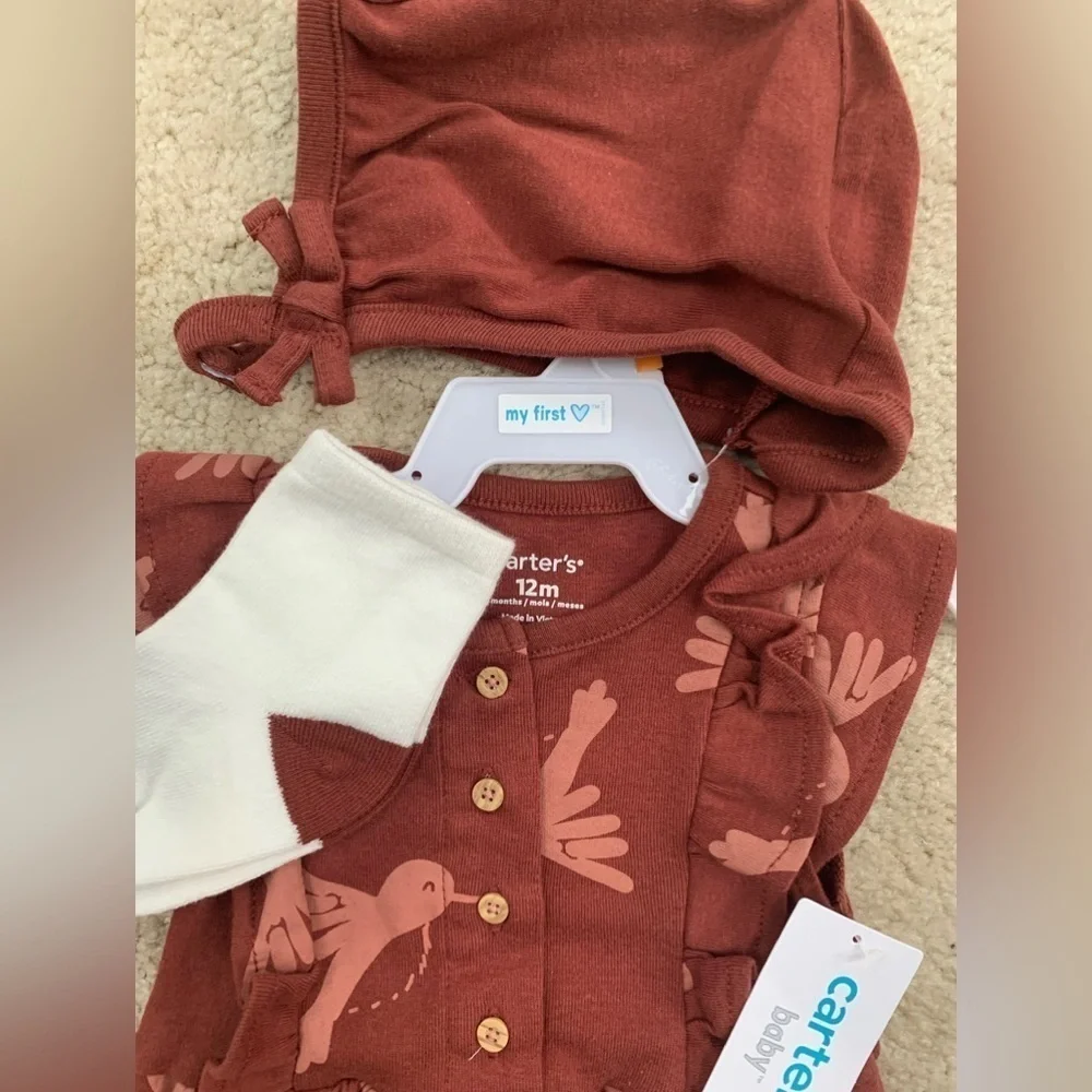 Carter's NWT Size 12 Months 3 Piece Romper, Bonnet and Socks Set
